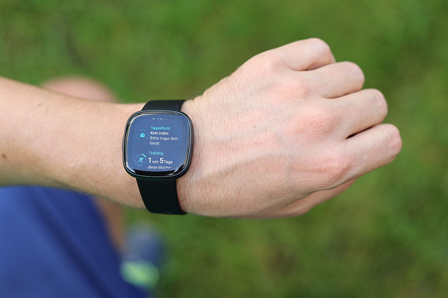 Man sieht den Tagesformindex auf der Fitbit Versa 4.